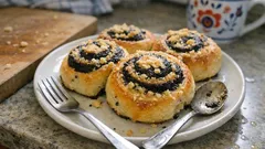 Makové šneky z kynutého těsta: vláčné, voňavé a skvělé i druhý den