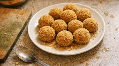 Medovníkové kuličky se Salkem: voňavé vánoční cukroví, které zvládnete dopředu