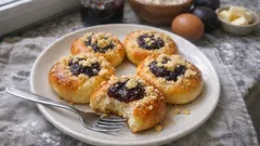 Majolkové koláčky: kynuté bochánky, které zůstanou vláčné i druhý den