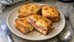 Zapečené tousty se šunkou a sýrem na plechu: křupavé a bez stání u pánve