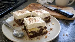 Řezy Macocha s vanilkovým pudinkem: vláčný korpus a lehký krém z mascarpone