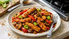 Kuřecí směs z jedné pánve: šťavnaté nudličky a křupavá zelenina za chvíli