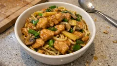 Asijská kuřecí směs s bambusem a nudlemi: šťavnatý stir-fry hotový za půl hodiny