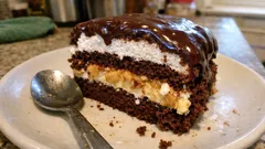 Snickers dort s arašídy a čokoládou: vrstvy, které krásně drží a křupou