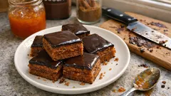 Vláčný perník na plech s meruňkovým džemem a čokoládovou polevou