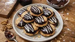 Ořechové slepovánky s povidly a čokoládou – křehké vánoční cukroví, co drží tvar