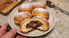 Domácí koblížky plněné Nutellou: nadýchané těsto, co vždycky vyjde