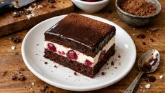 Bolero řezy na plech: kakaový korpus, tvaroh, višně a pařížský krém krok za krokem