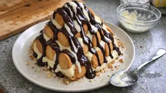 Ledová hora bez pečení: sušenkový dort s vanilkovým krémem a dvojitou polevou