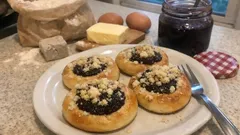 Kynuté povidlové koláče s drobenkou: vláčné těsto, které se vždy povede