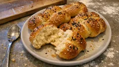 Domácí houstičky jako z pekárny: nadýchané uvnitř, křupavé na povrchu