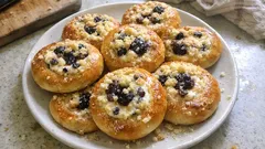 Vláčné koláčky z majonézového těsta: jednoduché kynuté pečení, které vydrží měkké