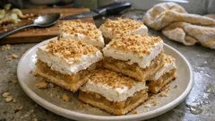 Jablíčka v oblacích: křehké jablečné řezy se sněhovou peřinou na plech