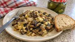 Houbová smaženice na másle: šťavnatá večeře z pánve za 20 minut