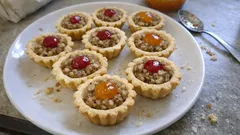 Linecké košíčky s ořechovou náplní: křehké těsto a tečka marmelády navrch