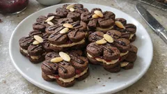 Irské čtyřlístky: křehké kakaovo-ořechové cukroví s rybízem a čokoládou