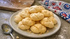 Žloutkové foukané vánoční cukroví s amoniem: křehké a vzdušné jako od babičky