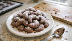 Kakaové rohlíčky s ořechy: křehké vánoční cukroví, které drží tvar a rychle se peče