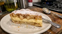 Jablečný koláč s vanilkovým pudinkem: křehké těsto, šťavnatá jablka a hladký krém