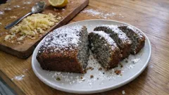 Vláčný makovec s kokosem: jablko v těstě a hotovo za pár minut